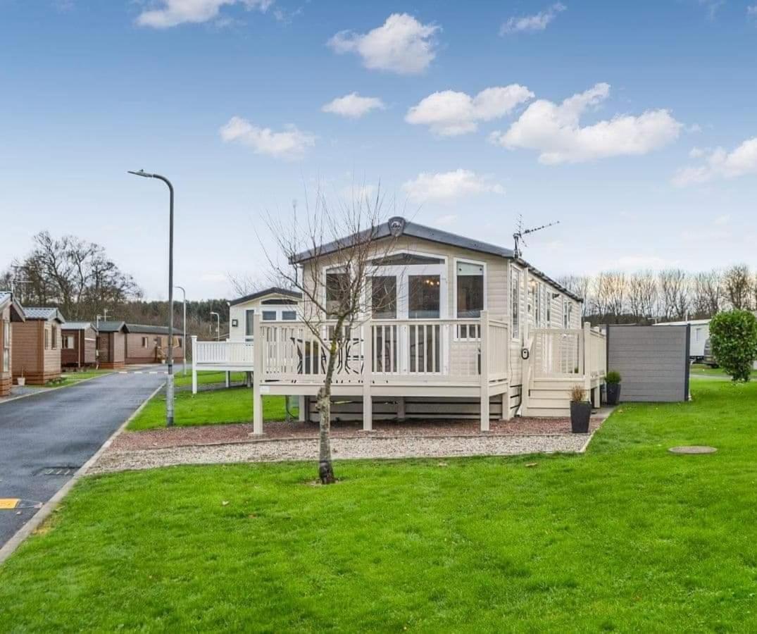 Apple Tree Lodge Hot Tub 3 Bedroom 2 Bars Morpeth Exterior foto